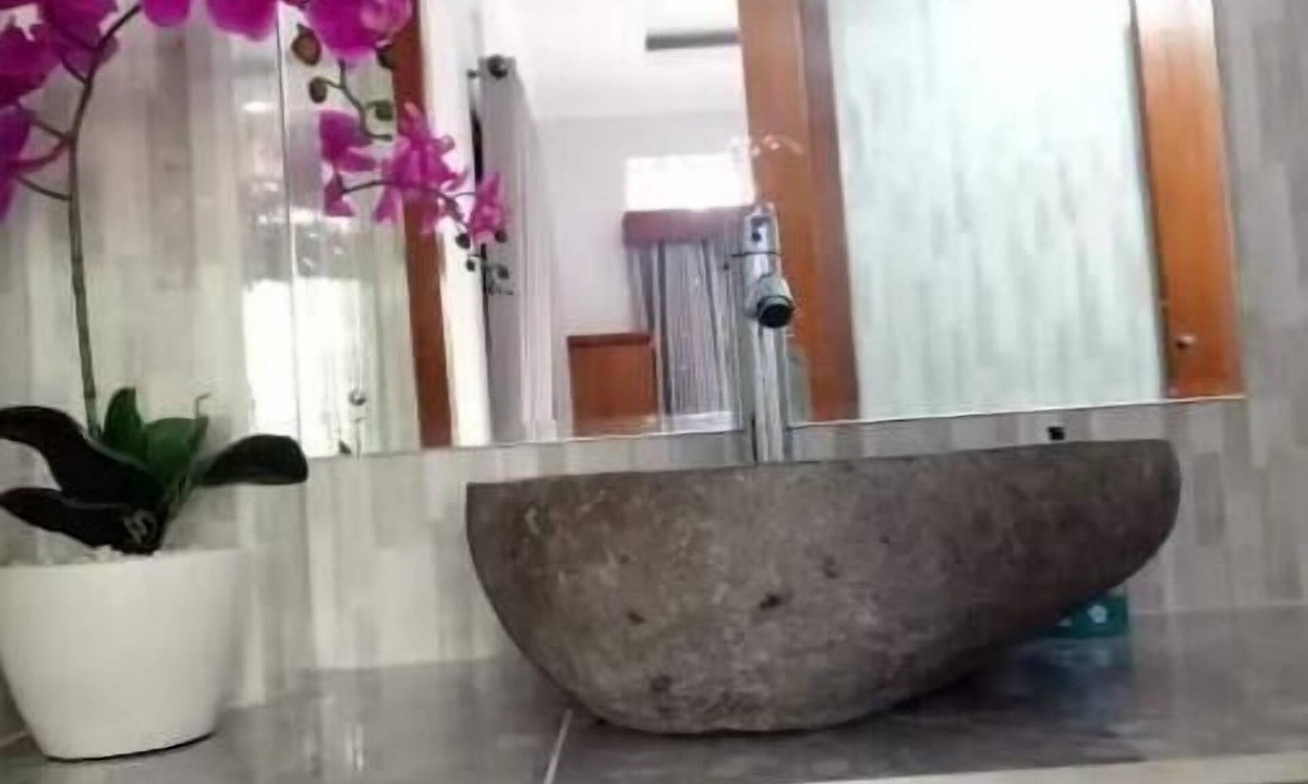 Penestanan Bed & Breakfast | Suryadina Guest House - cozy room in Ubud center