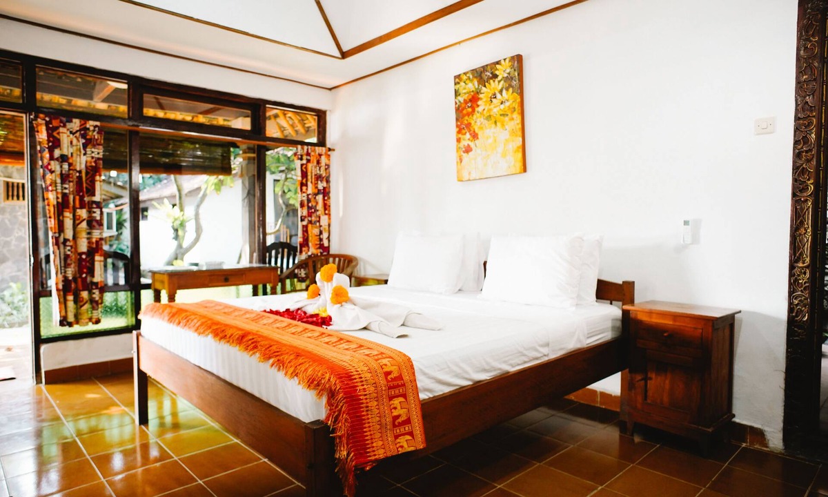Candi Dasa Hotel | Temple Cafe & Seaside Cottages
