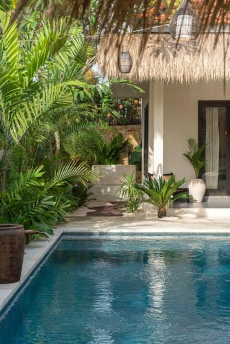 Pererenan House | The Jungle - Tropical Concept - Outdoor Cinema Billiard Bathtub 3BR