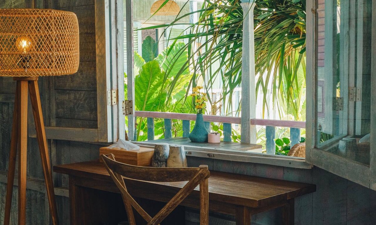 Mushroom Bay Bed & Breakfast | The Shacks at Sandy Bay