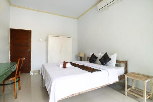 Batu Bolong House | The Wina Echo Beach Guest House