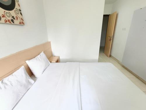 Kendari Hotel | Urbanview Hotel B Liv Kendari by RedDoorz