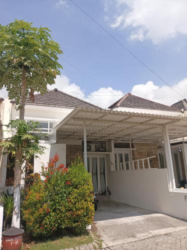 Dinoyo Villa | VIKA Villa Kayana Kota Batu