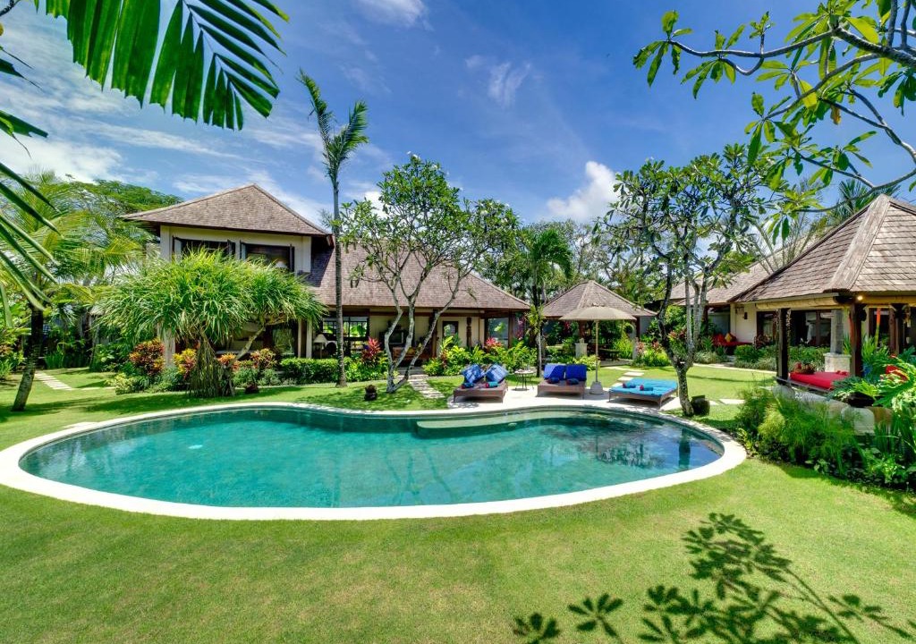 Batu Bolong Villa | Villa Kakatua