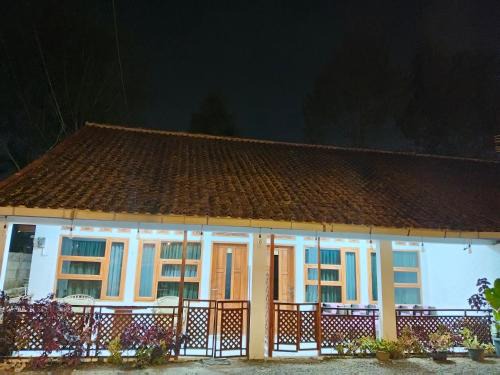 Pangalengan Bed & Breakfast | Villa KC Cileunca
