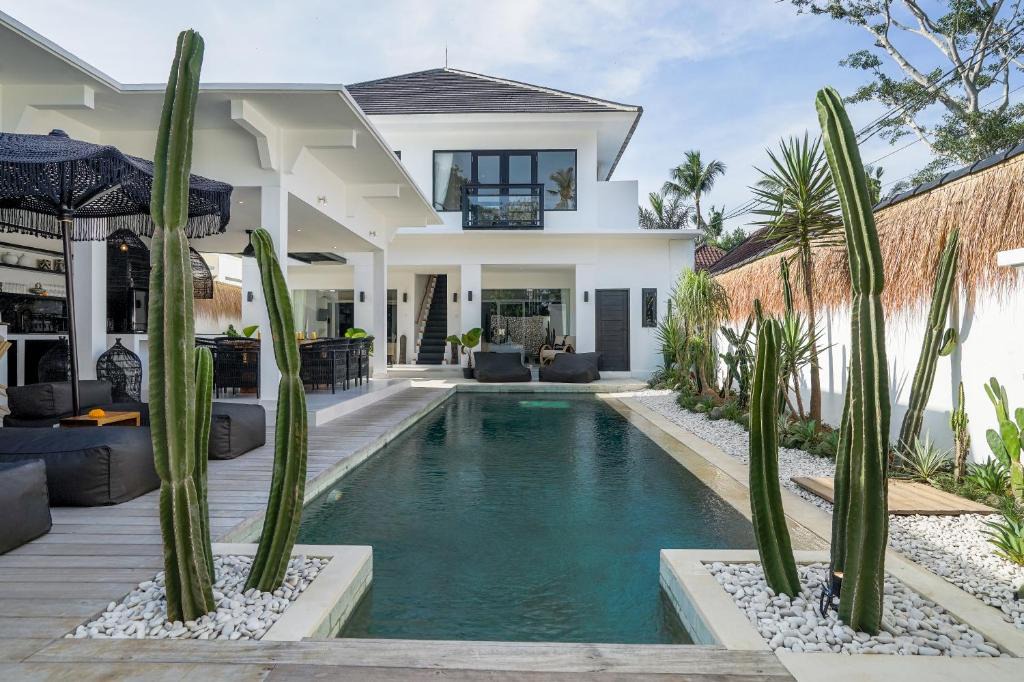 Cemagi Villa | Villa Laut - 4BR Luxury Villa within Walking Distance to Seseh Beach