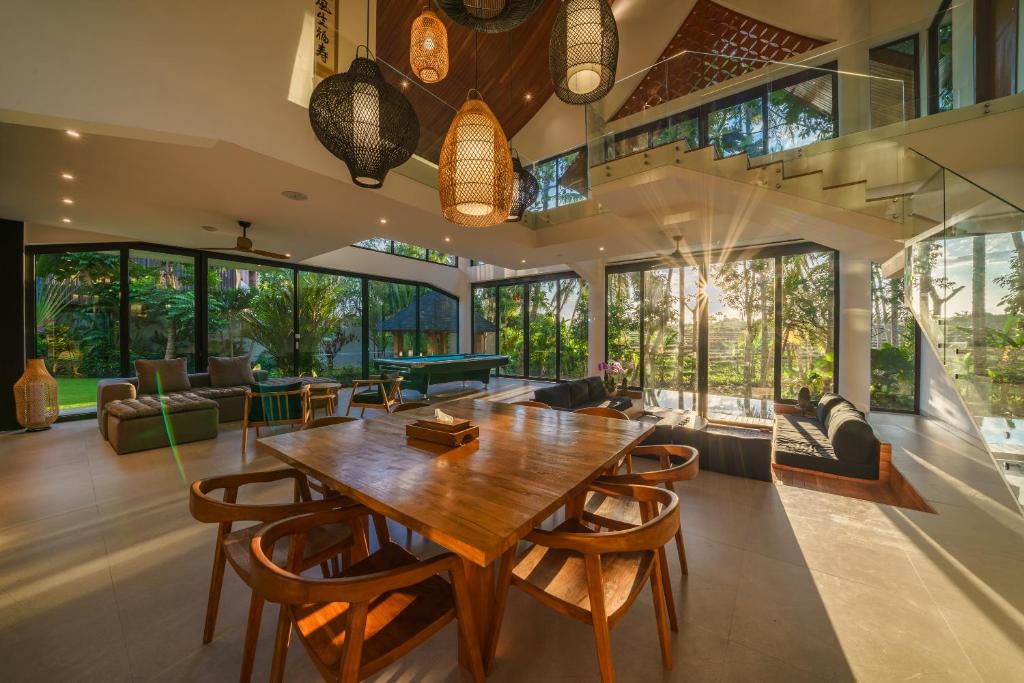 Tumbak Bayuh Villa | Villa Satiya - Unique and stylish 4-bdr pool villa in Pererenan!