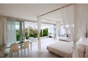 Beachside 3 Bedroom Villa Seminyak, Modern in Seminyak