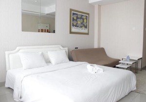 Bright Studio Room at Dago Suites Apartment near ITB By Travelio in Bandung