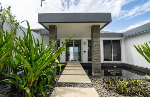 Uluwatu Villa | 1000 m² Villa ∙ 4 bedrooms ∙ 8 guests