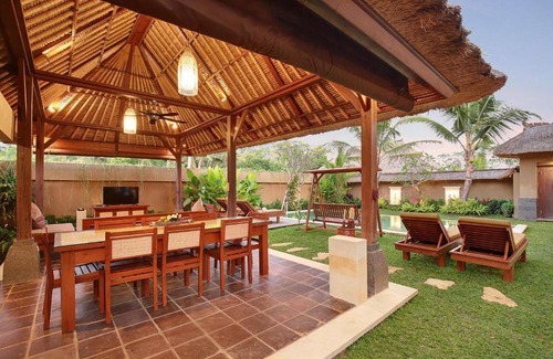 Lodtunduh Villa | 450 m² Villa ∙ 4 bedrooms ∙ 8 guests