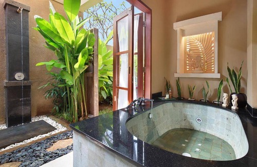 Lodtunduh Villa | 450 m² Villa ∙ 4 bedrooms ∙ 8 guests