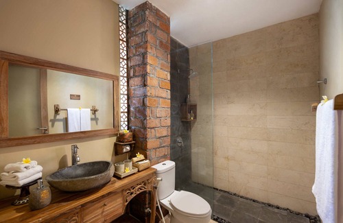 Kemenuh Hostel | Kailash Suite by GenuineHost