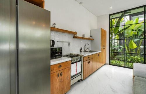 Melayang Villa | Luxury Escape 6 BR Tropical Private Villa CYN