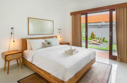 Mengwi Villa | Stylish Villa With Open Grass-field View