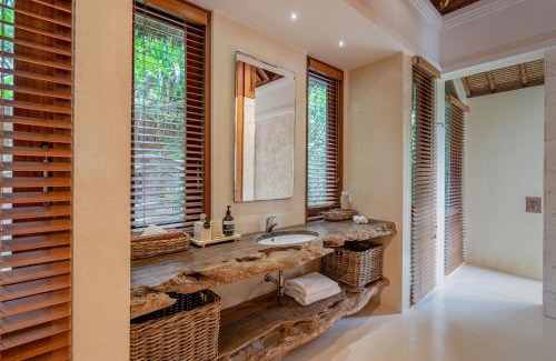 Mushroom Bay Villa | Villa Sayang