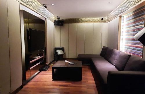 Batu Bolong Villa | Western Taste of 5 BR Luxurious Villa Canggu CYN