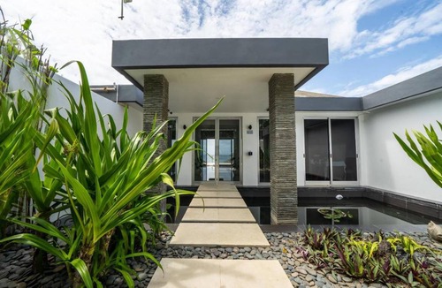 Uluwatu Villa | 1000 m² Villa ∙ 4 bedrooms ∙ 8 guests