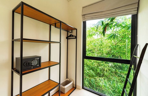Batu Bolong Villa | 1BR Private Pool Villa in Batu Bolong Walk to Cafés
