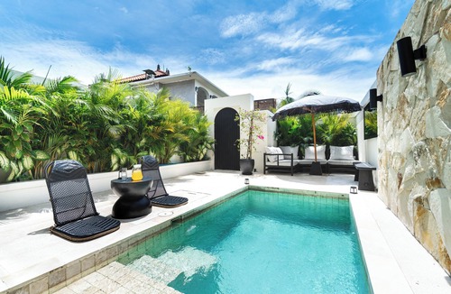 Batu Bolong Villa | 1BR Private Pool Villa in Batu Bolong Walk to Cafés