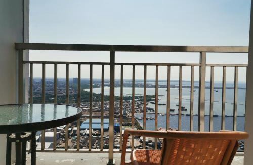 Pluit Apartment | 2 Bed Room Amazing Sea View Condo 80sqm Fast Internet