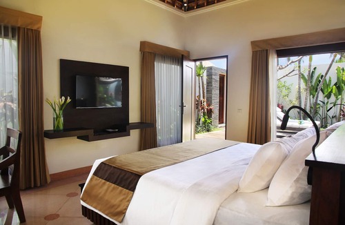 Seminyak Villa | 2 BR Villa in Seminyak, 23sqm Private Pool, 5 mnts walk to shopping area for 6