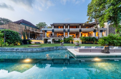 Cemagi Villa | 22M Pool | Five Bedrooms | Beachfront Villa