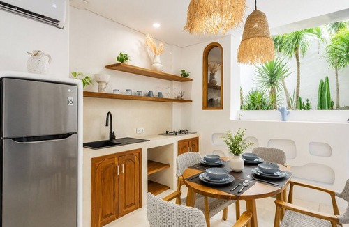Batu Bolong Villa | 2BR Private Pool Villa Near Batu Bolong & La Brisa