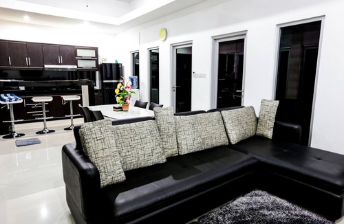 Kuta Villa | 2BR Villa, 15 Minutes Walk To The Beach! Quiet Area! - W/Private Swimming Pool!