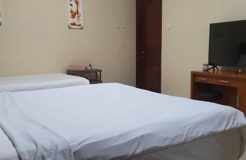 Panjer House | 3-Bedroom house with pool near park 10min to beach