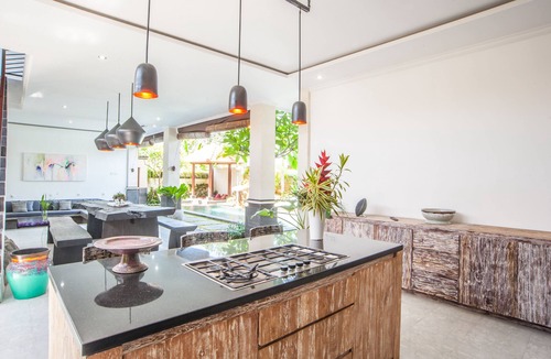 Padonan Villa | 4 Bedroom villa with rice paddy views