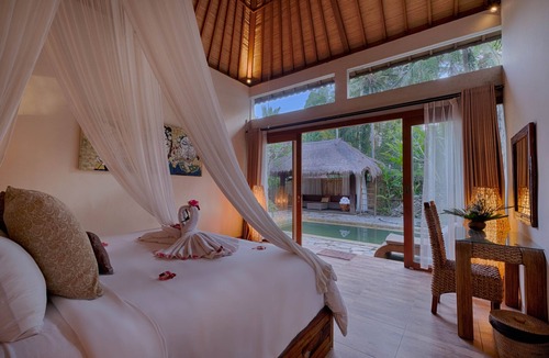 Ubud Villa | 4 BR Contemporary Elegance Villa in Ubud with Ethnic Touch and Tatched Roof