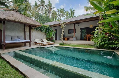 Kedewatan Villa | 4 BR Royal Private Villa Nice view of the Square