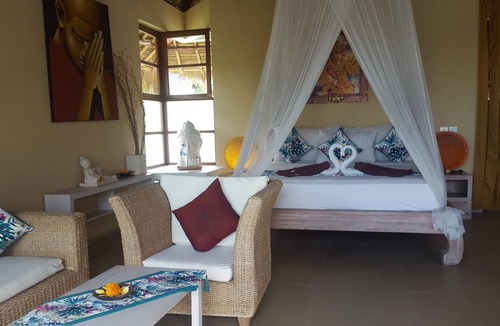 Umalas Bed & Breakfast | 4* FAMILY SUITE 36m2 2 beds Tropical Pool Villa, 8min to Beach Canggu Seminyak