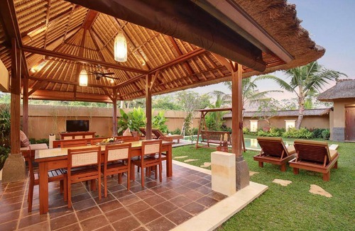 Lodtunduh Villa | 450 m² Villa ∙ 4 bedrooms ∙ 8 guests
