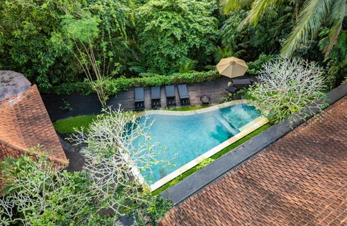 Kutuh Kaja Villa | 4BR Nature Retreat-Pool, Sauna & Jungle Views