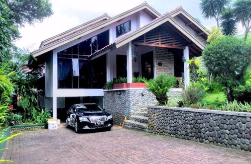 Cipanas Villa | 5BR Holiday Villa at Puncak Cipanas