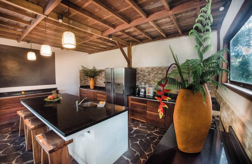 Singakerta Villa | 5BR Villa Inspirit beside Rice field