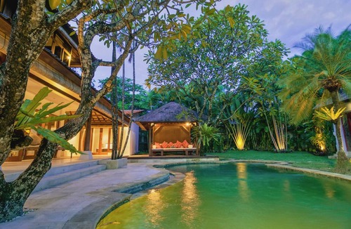 Dyanapura Villa | 7-bedroom private estate in Seminyak, perfect for large groups and families. Accomodate up to 18 guests. Jasmina Estate includes daily breakfast, a private chef, airport transfers, complimentary massages, housekeeping, and a dedicated driver.
