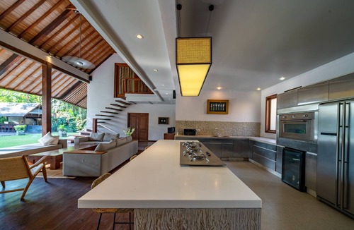 Padonan Villa | 7BR Tropical Villa, Canggu - 8Min Drive To Seminyak Square! W/Swimming Pool!