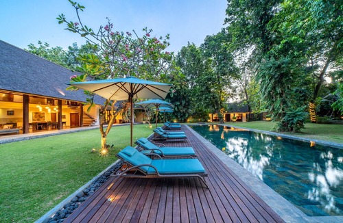 Padonan Villa | 7BR Tropical Villa, Canggu - 8Min Drive To Seminyak Square! W/Swimming Pool!
