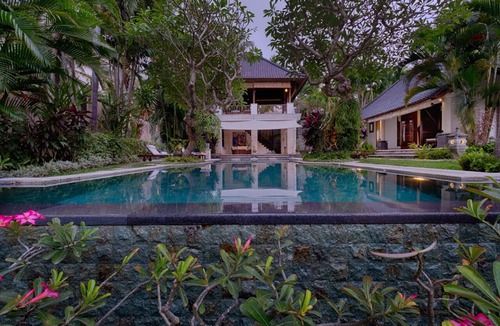 Saba Villa | A Piece of Coastal Paradise! 4 BR Villa Lush Garden View