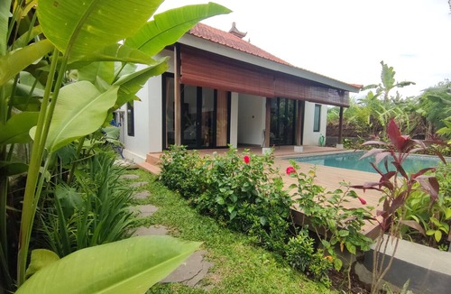 Mas House | Airlangga Villa Ubud: Stylish Tropical Retreat with Private Pool & Comfort