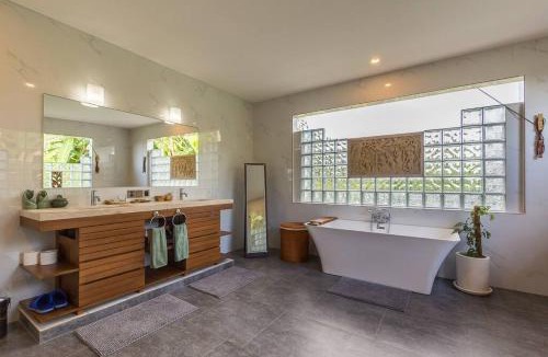 Kediri Villa | Angin Laut Bali - Amazing Ocean View Villa, 2 min walk to the beach