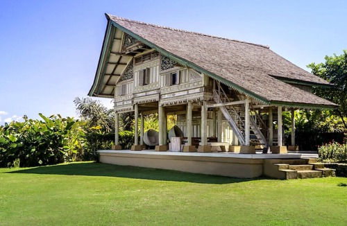 Penebel Villa | Antique house w Shala & Lush Nature View Jatiluwih