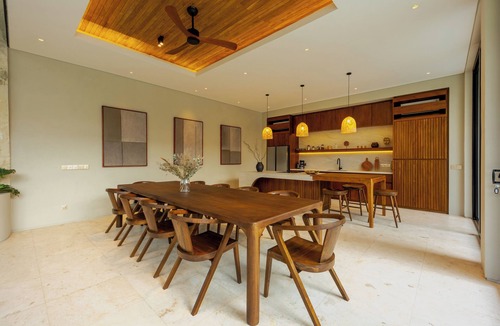 Umalas Villa | Architect Designed 6BR Tropical villa with huge curve pool