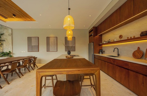 Umalas Villa | Architect Designed 6BR Tropical villa with huge curve pool