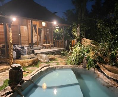 Sebatu Cabin | Artsy Cabin Jungle Pool & Unique Car Bath