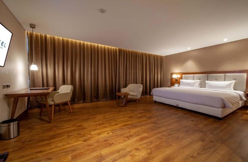 Bekasi Hotel | Avenzel Hotel & Convention Cibubur