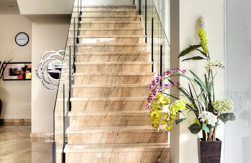 Kuningan Hotel | Avissa Suites